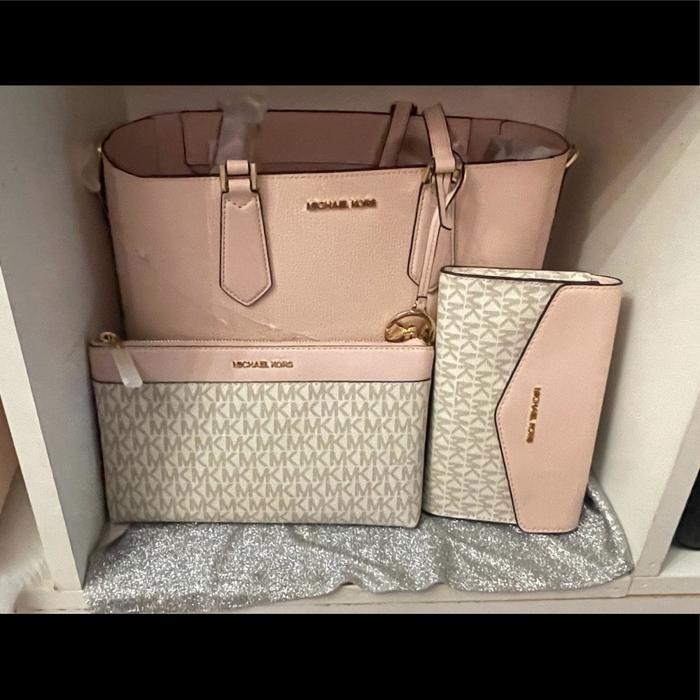 Beautiful tote with 2 crossbody set